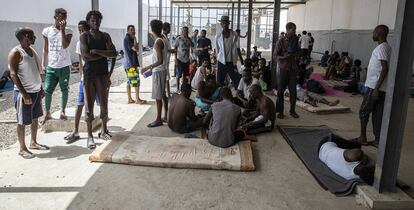 Centro de detención de Inmigrantes en Tayura, al este de Trípoli (Libia).