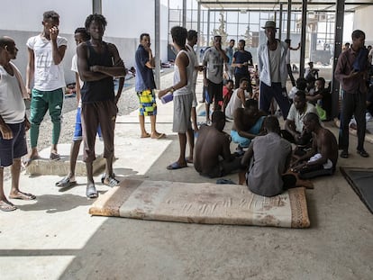 Centro de detención de Inmigrantes en Tayura, al este de Trípoli (Libia).