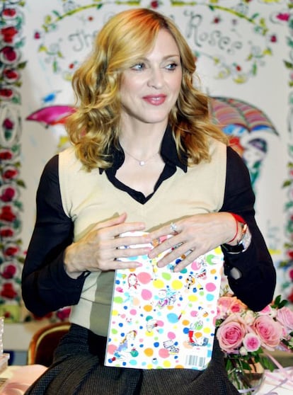 En 2003 Madonna firmó un contrato con Callaway Arts & Entertainment para ser la autora de cinco libros infantiles. El primero de estos libros, titulado 'The English Roses', fue publicado en septiembre de 2003. La publicación debutó en la cima de la lista de los libros más vendidos de 'The New York Times' y se convirtió en uno de los libros para niños más vendidos de todos los tiempos.