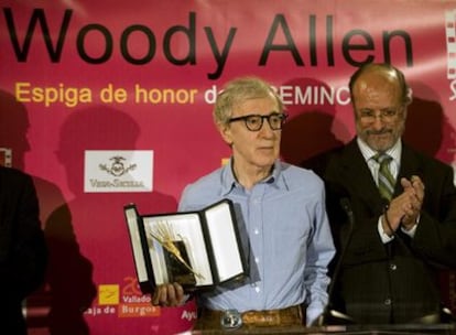 Woody Allen muestra la Espiga de Honor de la Seminci