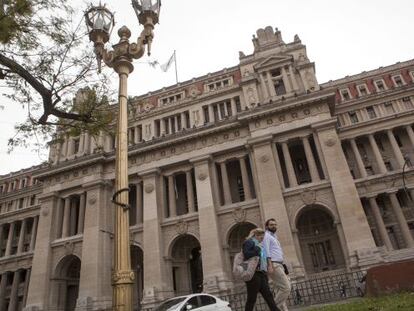 El Palacio de Tribunales de Buenos Aires, este mi&eacute;rcoles, despu&eacute;s del fallo de la Corte Suprema de Argentina.