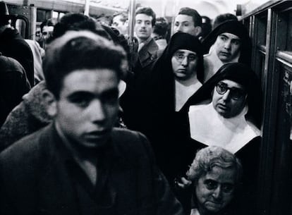 This photo is entitled Metro, and is one of the 80 images included in the Barcelona 1957 book and exhibition of work by Leopoldo Pom&eacute;s.