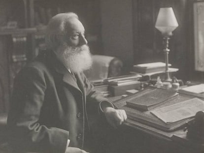 Fotograf&iacute;a de William Henry Perkin sentado en su estudio en Sudbury, Derbyshire.