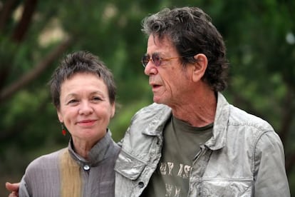  Lou Reed y Laurie Anderson durante la rueda de prensa de presentaci&oacute;n del concierto en el Festival de la Porta Ferrada en Sant Feliu de Guixols ( Girona) en julio de 2009.