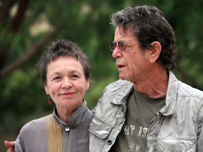  Lou Reed y Laurie Anderson durante la rueda de prensa de presentaci&oacute;n del concierto en el Festival de la Porta Ferrada en Sant Feliu de Guixols ( Girona) en julio de 2009.