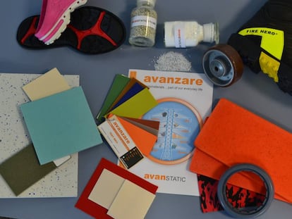 Algunos de los productos elaborados con materiales de Avanzare, entre ellos, calzado de seguridad y recubrimientos.