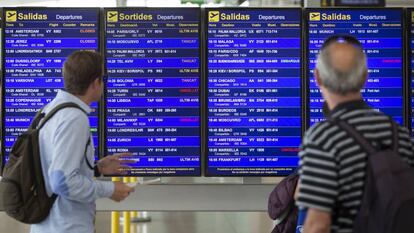 Pantallas informativas en El Prat.