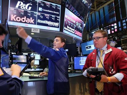 Operadors al parquet de la Borsa de Nova York.