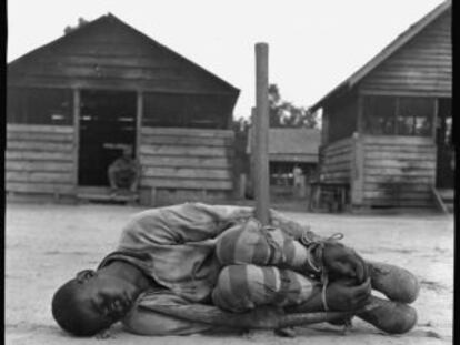 Imagen tomada en 1930 en un campo de trabajos forzados para afroamericanos en Georgia.