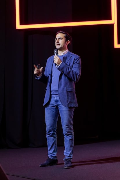 Óscar Pérez asume el puesto de director general de Embat para liderar su crecimiento en España y la expansión internacional. Cuenta con una amplia trayectoria en empresas de alto crecimiento. Recientemente, como director de operaciones de Cobee, lideró la expansión operativa y el crecimiento en Europa y América Latina de la compañía, que fue adquirida el año pasado por la francesa cotizada Pluxee. Anteriormente, fue ejecutivo de McKinsey.