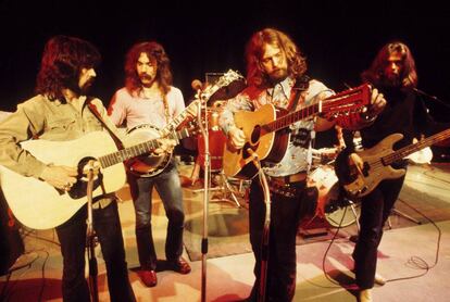 The Byrds en 1971. De izquierda a derecha: Clarence White, Gene Parsons, Roger McGuinn y Skip Battin.