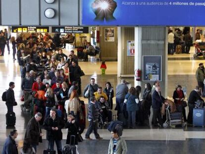 Colas en el aeropuerto de Valencia en el caos aéreo de 2010.