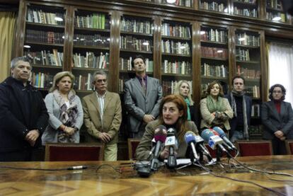 Miembros de las principales asociaciones de víctimas, durante su comparecencia de ayer en Madrid.