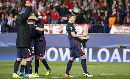 Lucas celebra el pase a semifinales con sus compañeros.