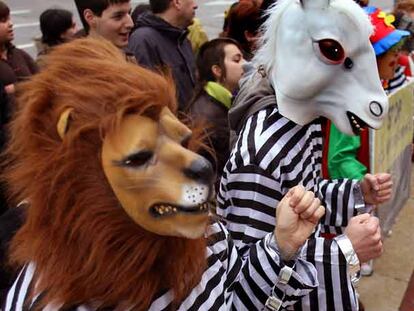 Protesta ante el circo contra la "esclavitud animal"
