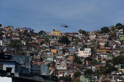 Opera&ccedil;&atilde;o de seguran&ccedil;a contra confrontos entre traficantes na favela da Rocinha, no Rio de Janeiro.
 