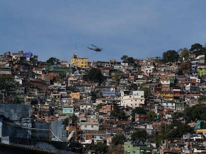 Opera&ccedil;&atilde;o de seguran&ccedil;a contra confrontos entre traficantes na favela da Rocinha, no Rio de Janeiro.
 