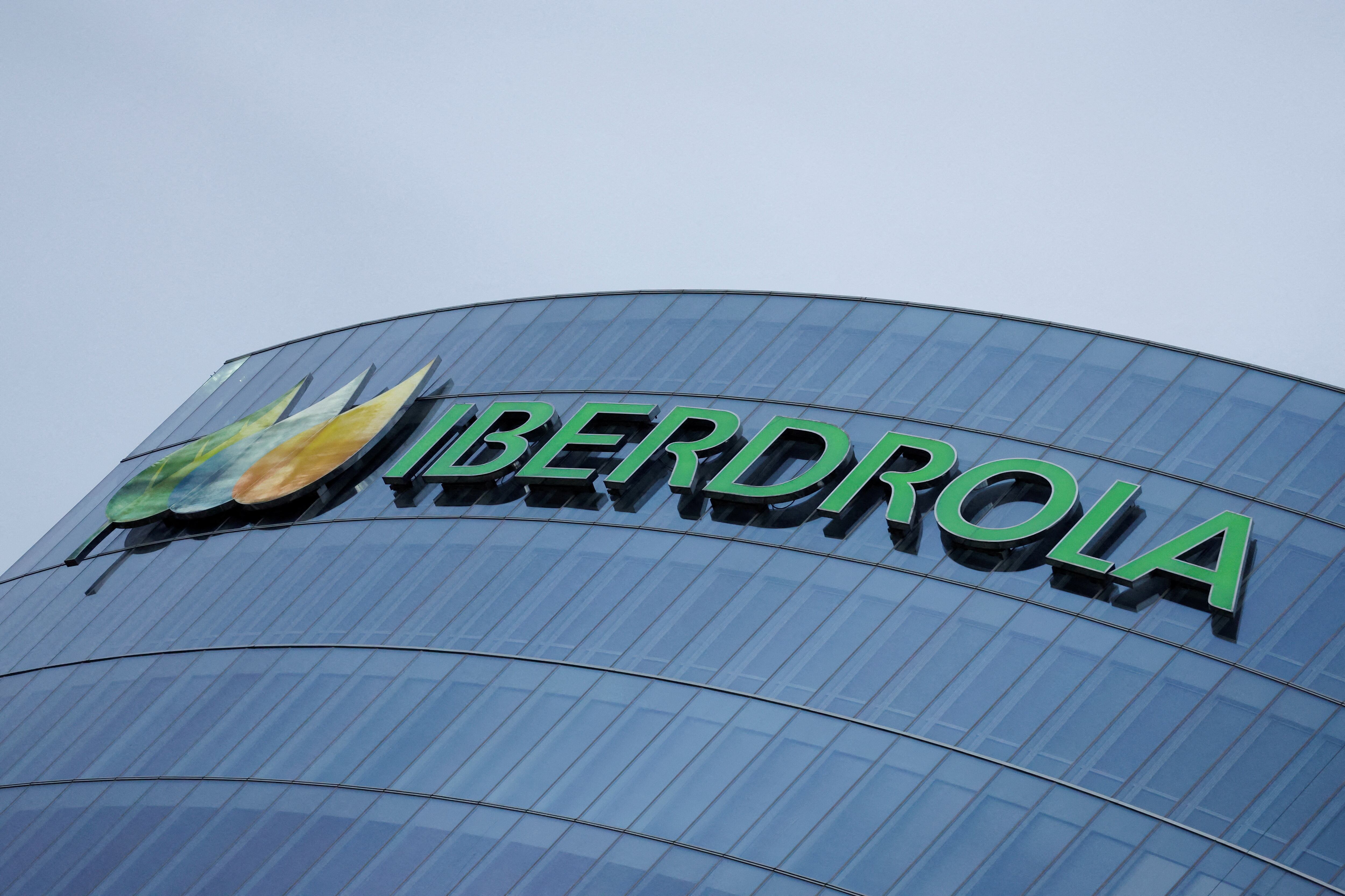 Logo de Iberdrola en su sede de Bilbao.