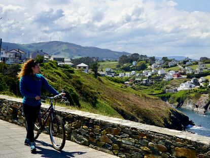 Ruta eólica en bici desde Ortiguera, en Asturias.