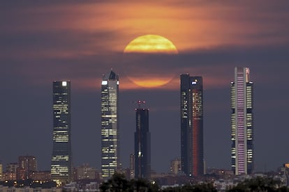 Fotografía de las cinco torres de Madrid.