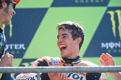 Márquez, felicitado por Rossi.