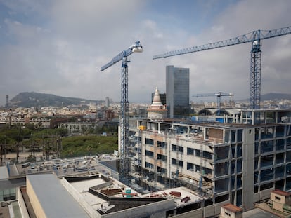 Obras en el hospital del Mar, este verano.