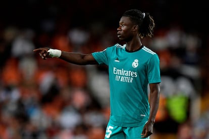 Eduardo Camavinga durante el partido del Real Madrid contra el Valencia CF en Mestalla.