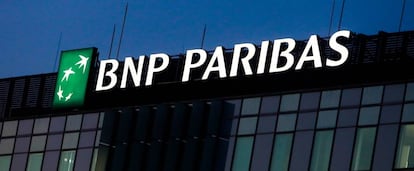 Un logotipo del banco BNP Paribas.