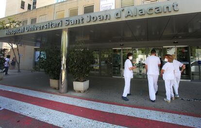 Entrada al Hospital Universitario Sant Joan de Alicante, este martes.