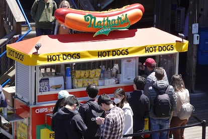 Puesto de perritos calientes en San Francisco, en una foto de 2022.