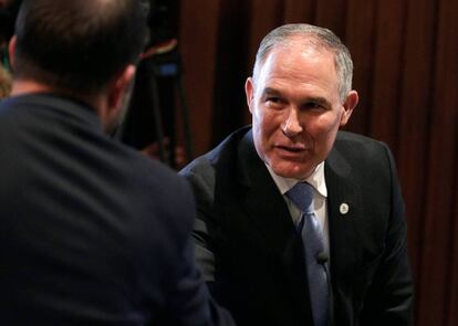 O diretor da Agência de Proteção Ambiental, Scott Pruitt, ao tomar posse no cargo, após ser escolhido por Donald Trump.