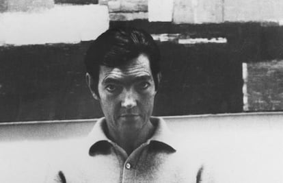 El escritor Julio Cort&aacute;zar, en 1968