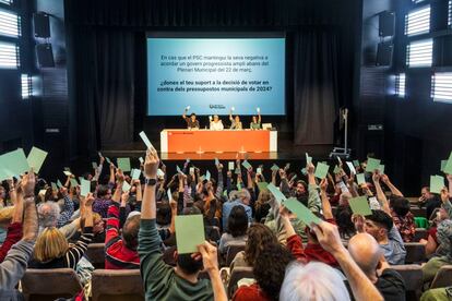 Votación sobre el apoyo a los presupuestos del alcalde Jaume Collboni en la asamblea de los comunes, este martes.