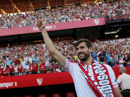 Fernando Llorente en su presentaci&oacute;n con el Sevilla en 2015.