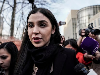 Emma Coronel, mulher de El Chapo, em feveriro de 2019, saindo do tribunal do Brooklyn onde era julgado seu marido.