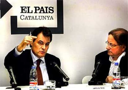 Artur Mas, en un momento del coloquio, junto al periodista y filósofo Josep Ramoneda.
