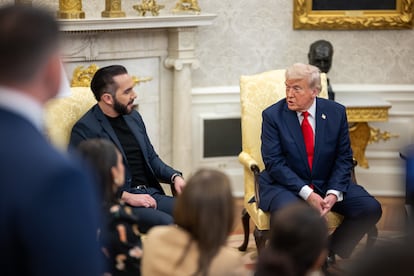 El presidente de El Salvador, Nayib Bukele, y el presidente de Estados Unidos, Donald Trump, en la Casa Blanca