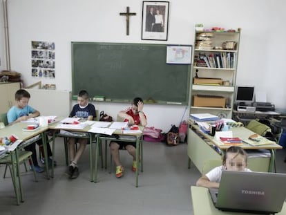 Alumnos de una escuela rural de Garciotum (Toledo).