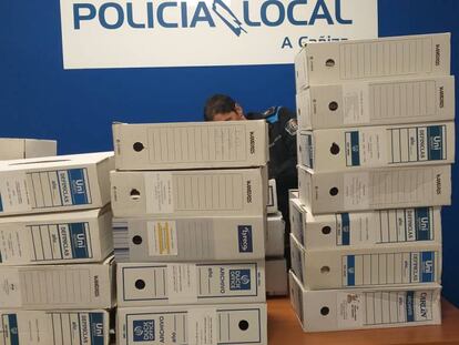 Archivadores requisados en la Policía Local de A Cañiza en una imagen difundida por el PSOE.