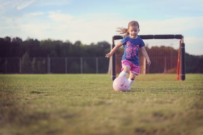 Yo no sé de fútbol, pero tengo una cosa clara: si mi hijo es feliz chutando una pelota, allí me tendrá para chutársela.