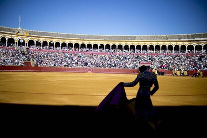 Tarde de toros en la plaza de la Maestranza de Sevilla.