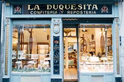 Fachada del local de La Duquesita, especialistas en confitería y repostería.