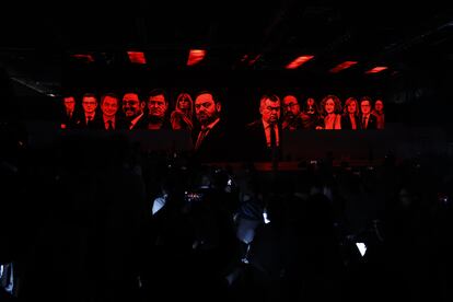 El PP ha arrancado su XXI congreso nacional con la imagen del que fuera secretario de organización del PSOE Santos Cerdán en primer plano, y el resto de los investigados en la trama de presuntas mordidas, junto a ministros.