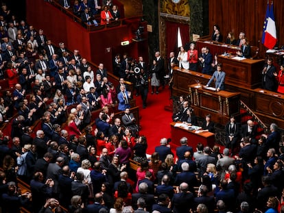 Debate en el Parlamento francés sobre la modificación constitucional para garantizar el derecho al aborto.