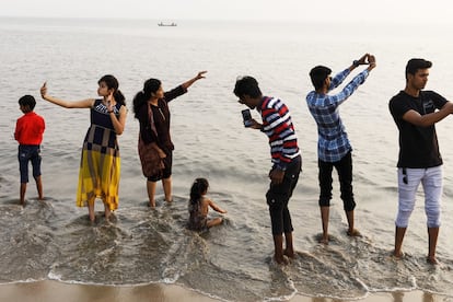 Playa de Chowpatty, en Mumbai, India, imagen de 2018.