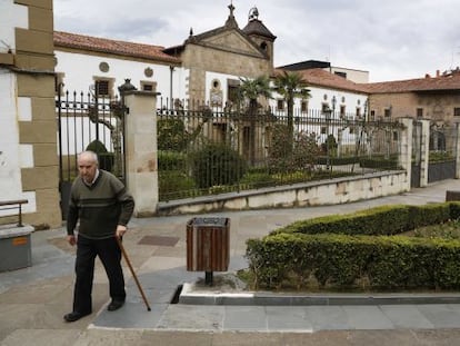 Entrada principal del convento de Santa Brígida de Lasarte, el monasterio estafado por Franklin Torres.