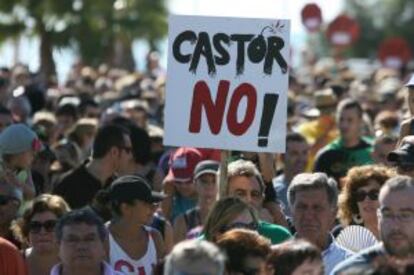 Manifestación en contra del proyecto Castor, en Les Cases d'Alcanar (Tarragona) .