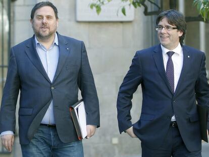 Puigdemont (dreta), al costat de Junqueras, ahir.