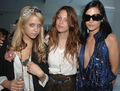 La fallecida Peaches Geldof, Cory Kennedy y Leigh Lezark en la semana de la moda de Nueva York, 2009.