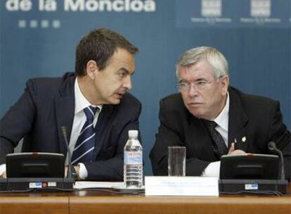 José Luis Rodríguez Zapatero y Pedro Castro (presidente de la FEMP), durante la reunión.